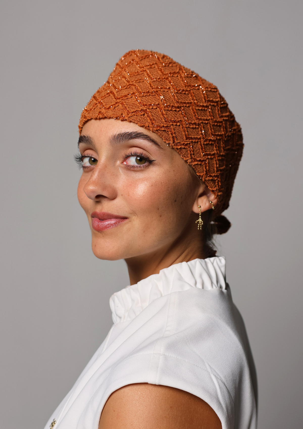 Touca Cirúrgica Tweed Marrom Forrada em Cetim