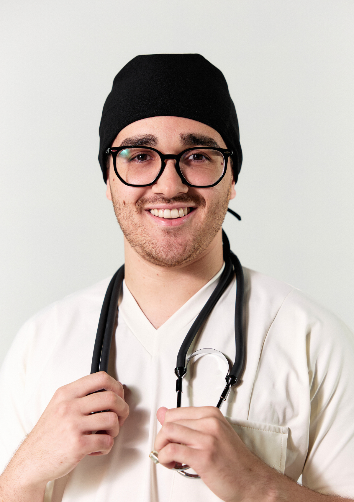 NEW - Touca Preta Forrada em Toalha